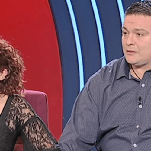 Εύη Σακελλάρη & Νίκος Καραχάλιος | Η συγκινητική ιστορία του διαφορετικού ζευγαριού που έγινε viral