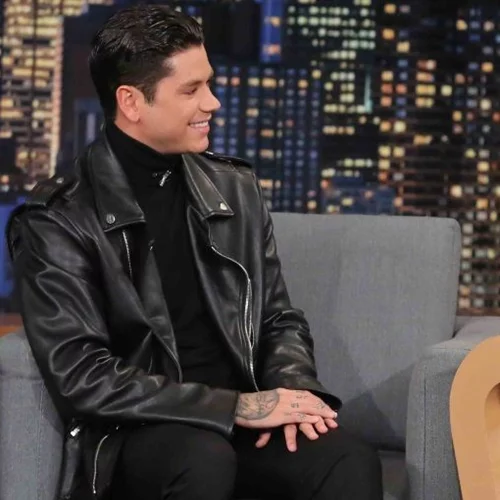 MIKE | Τα τρυφερά λόγια για την υιοθεσία του & η ιδιαίτερη στάση απέναντι στη βιολογική του οικογένεια