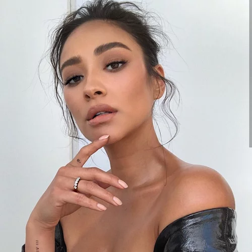 Ποια Kim Kardashian; Αυτή είναι η βασίλισσα του nude μακιγιάζ ΜΕ ΔΙΑΦΟΡΑ!