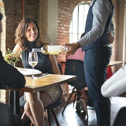 Οι κανόνες που πρέπει να τηρείς για να απολαύσεις στο απόλυτο το κρασί