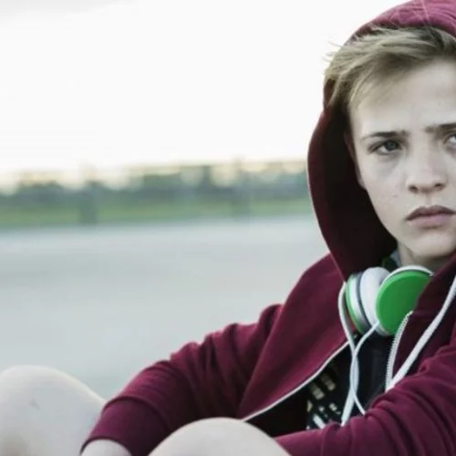 Τα υπερβολικά σημάδια επιθετικότητας του εφήβου είναι απελπισμένες εκκλήσεις για βοήθεια