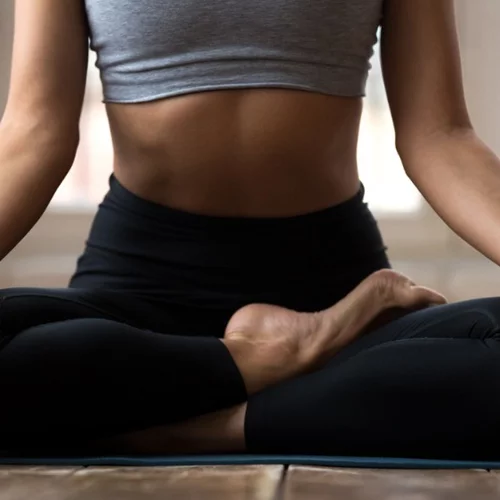 Ασκήσεις για ενδυνάμωση στον καναπέ | Εύκολα και για όλο το σώμα