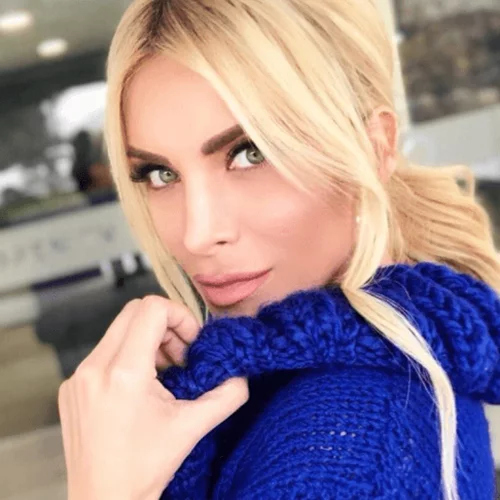 Κατερίνα Καινούργιου | Έβαλε νυφικό για πρώτη φορά και αυτοτρολάρεται