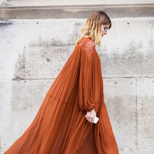 Τι να κάνω αν τα ρούχα μου «ηλεκτρίζονται»; 7 λύσεις για να μην κολλάνε τα υφάσματα πάνω σου