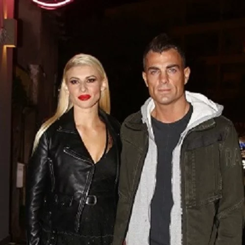 Ναι ή όχι; Δες το ντύσιμο που έκανε η Όλγα Πηλιάκη για να βγει με τον σύζυγό της, Στέλιο Χανταμπάκη