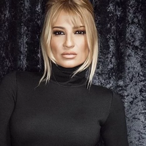 Φαίη Σκορδά | Νυχτοπερπάτησε πιο κομψή από ποτέ