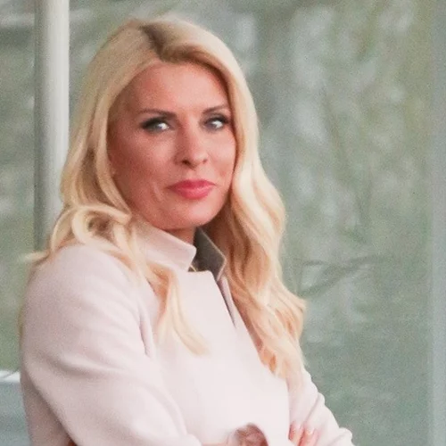 Ελένη Μενεγάκη | Νέες φωτογραφίες με την κούκλα έφηβη κόρη της, Λάουρα