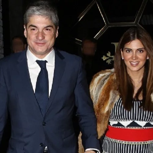 Χαλαρή βόλτα με τον σύντροφό σου; Δες τι φόρεσε η Σταματίνα Τσιμτσιλή & πάρε ιδέες