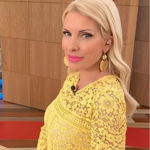 Έλενη Μενεγάκη | Φόρεσε το απόλυτο φλοράλ φόρεμα της άνοιξης με την υπογραφή της Mary Katrantzou