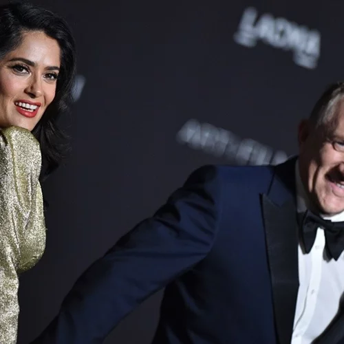 Salma Hayek | Δίνει την δική της απάντηση σε όσους σχολιάζουν τον γάμο της