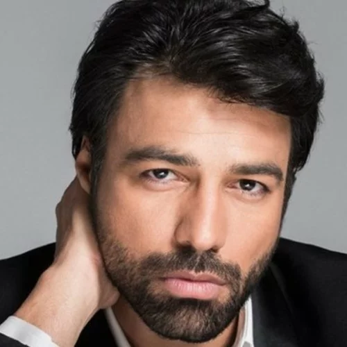 Ανδρέας Γεωργίου | «Έχασα τους γονείς μου από AIDS. Τη μαμά μου την έχασα όταν ήμουν 12 ετών»