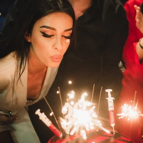 Γενέθλια για την Ελένη Φουρέιρα | Οι εκπλήξεις και οι δύο τούρτες! Πόσο χρονών έγινε; (vid)