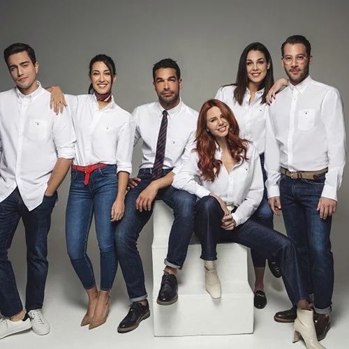 6 διάσημοι Έλληνες σου δείχνουν πώς να φορέσεις το λευκό πουκάμισο