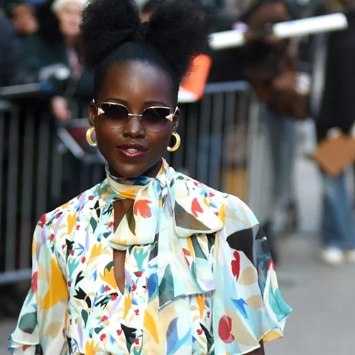 #bestdressed | Η Lupita Nyong'o έκανε ένα μοναδικό ανοιξιάτικο look