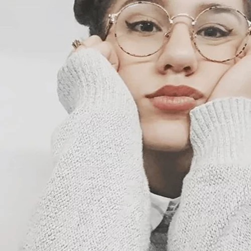 Quiz! Ποια είναι αυτή η κοπέλα; (Hint: Είναι κόρη πολύ γνωστών Ελλήνων ηθοποιών)