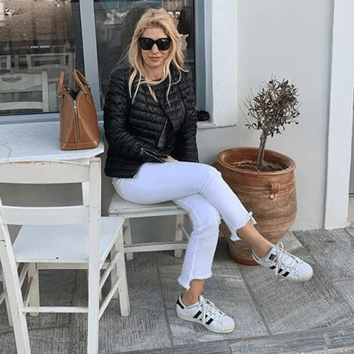 Ελένη Μενεγάκη | Αποκάλυψε γιατί η κόρη της, Μαρίνα, δεν πόζαρε με τις μεγάλες αδερφές της στη νέα τους φωτογραφία