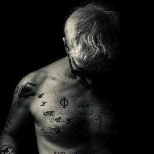 Έξαλλος ο Νίνο σχετικά με σχόλιο για τα ξανθά μαλλιά του | "Γίνατε όλοι κριτές και στυλίστες...."