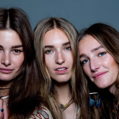 Χρώμα μαλλιών για καστανές | 10 αποχρώσεις που σου ταιριάζουν και μπορείς να κάνεις τώρα στα μαλλιά σου