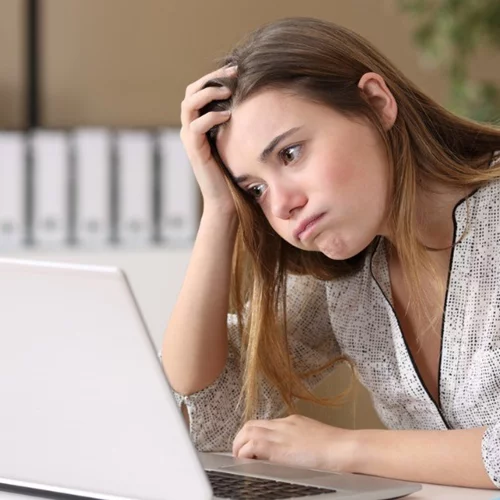 Αν κάνεις αυτά στο γραφείο, σαμποτάρεις τον εαυτό σου