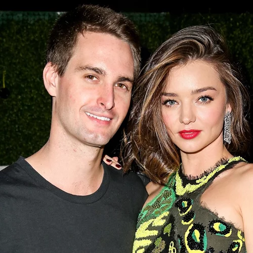 Έγκυος για τρίτη φορά η Miranda Kerr | Η πρώτη φωτογραφία της 35χρονης με φουσκωμένη κοιλίτσα!