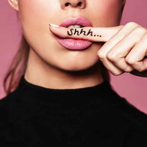 Κραγιόν ή lip balm; Οι editors του Miss Bloom βρήκαν το 2-σε-1 beauty gadget που πρέπει να έχεις πάντα στην τσάντα σου