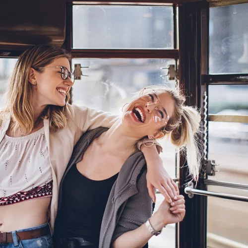 Πώς να κάνω κάποιον χαρούμενο; 14 τρόποι να το πετύχεις σήμερα κιόλας