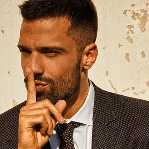 Ο Κωνσταντίνος Αργυρός στην παλιά του γειτονιά | Η φωτογραφία από πλατεία στο Ίλιον