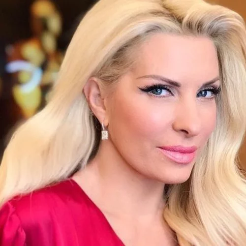 Η Ελένη Μενεγάκη γίνεται ασπίδα για την ομάδα της | «Μπορεί σήμερα να κάνω αυτή τη δουλειά και αύριο να μου προτείνουν κάτι άλλο...»