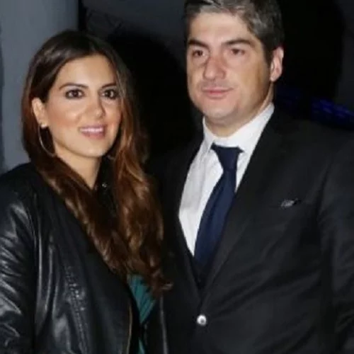 Οικογενειακή απόδραση στο εξωτερικό για Σταματίνα Τσιμτσιλή και Θέμη Σοφό | Φωτογραφίες από το αεροδρόμιο