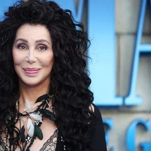 Cher | Εκλεισε τα 77 κι αναρωτήθηκε: "Πότε θα νιώσω μεγάλη;