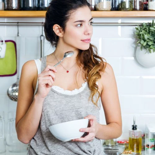 Έχεις ακμή μετά την εφηβεία; Ποιες τροφές θα αλλάξουν το δέρμα σου