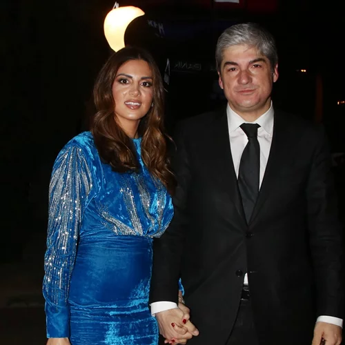 Σταματίνα Τσιμτσιλή | Δες τι φόρεσε για να πάει στην κοπή πίτας του Alpha με τον σύζυγό της, Θέμη Σοφό