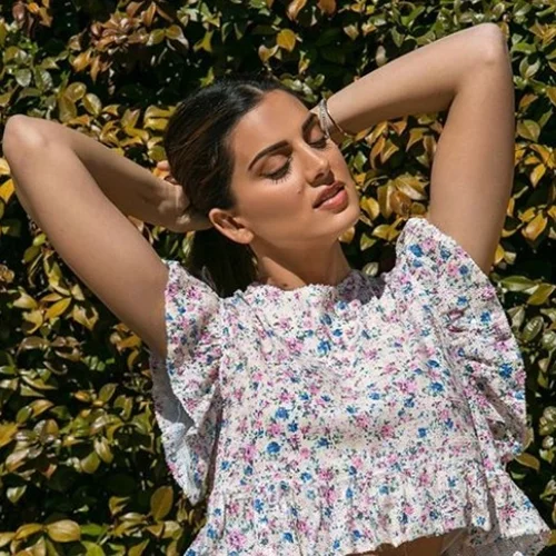 Το Zara φόρεμα της Σταματίνας Τσιμτσιλή δεν κοστίζει ούτε 40 ευρώ