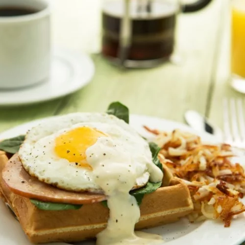 Συνταγή για βάφλα καλαμποκιού και με τι να την συνδυάσεις για ένα αλμυρό αποτέλεσμα