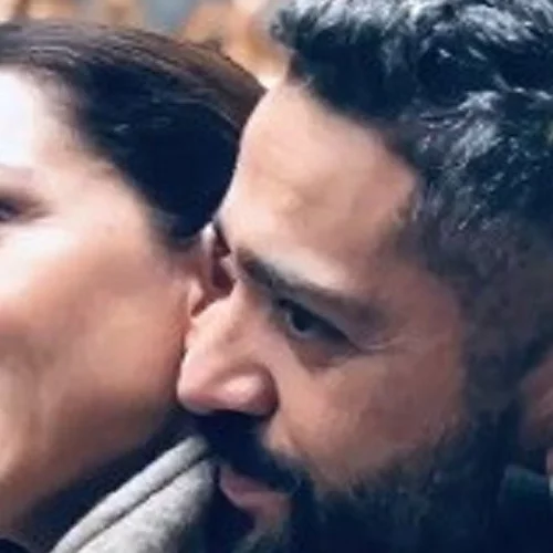 Βάσω Λασκαράκη & Λευτέρης Σουλτάτος | Πέρασαν την Τσικνοπέμπτη με φίλους στο νέο τους σπίτι