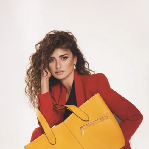 Penelope Cruz | Επιστρέφει ως πρόσωπο της Carpisa και φωτογραφίζεται με τις πιο ωραίες τσάντες της σεζόν