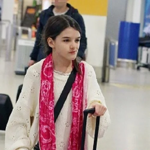 Suri Cruise | Κλείνει τα 18, αλλά ο μπαμπάς της έχει να την δει 12 χρόνια.