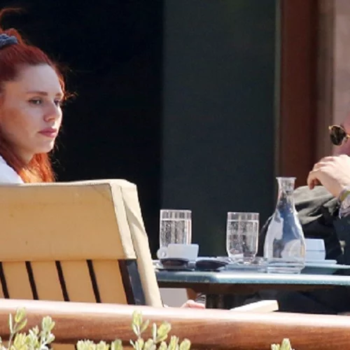 Ναι ή όχι; | Δες τι φόρεσε η Έβελυν Καζαντζόγλου σε πρωινό βόλτα με τον σύντροφό της, Τζωρτζ Παπακώστα