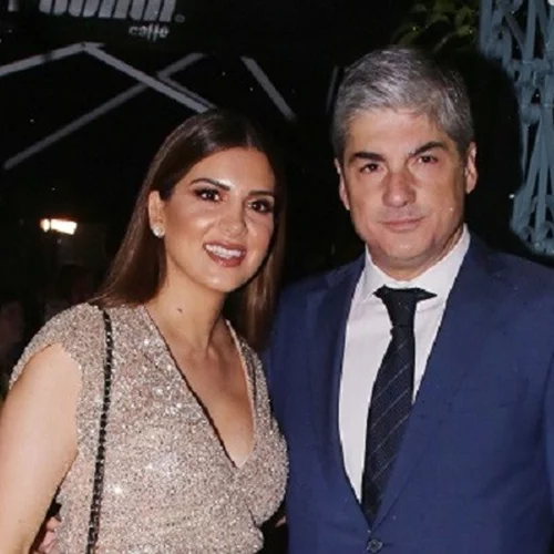 Σταματίνα Τσιμτσιλή | Δες πώς ντύνεται κάθε φορά που βγαίνει με τον σύζυγό της (φωτογραφίες)
