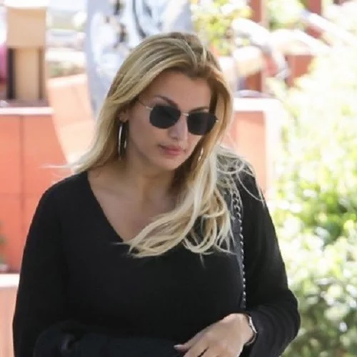 Κωνσταντίνα Σπυροπούλου | Σπάνια δημόσια εμφάνιση με τους γονείς της!