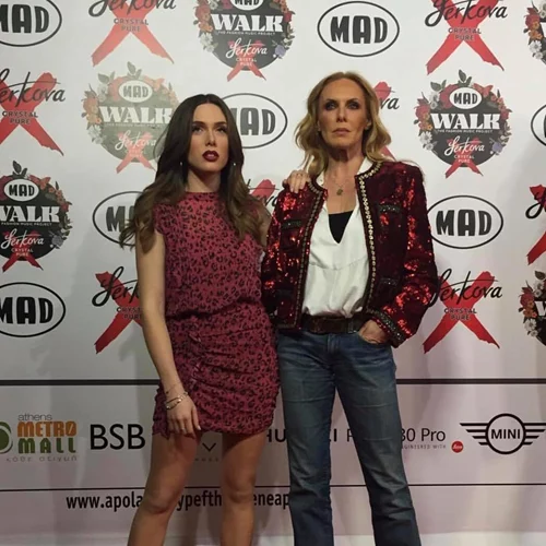 Αφροδίτη Λιάντου | Με τον σύντροφό της και την Εβελίνα Παπούλια στο MadWalk 2019! (pics)