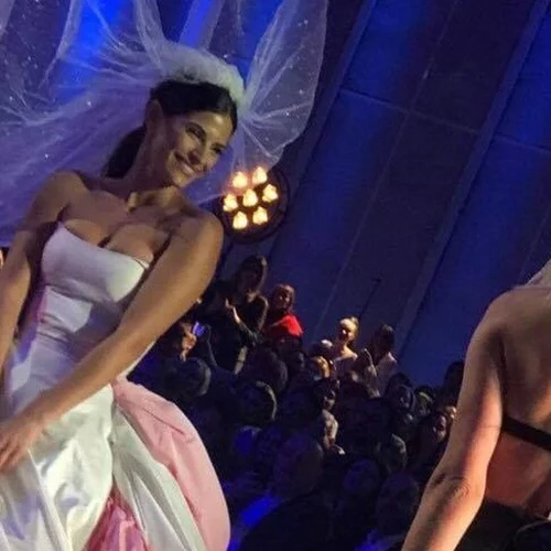 MadWalk 2019 | Σάκη Τανιμανίδη λείπεις και γίνονται πράγματα! Η Χριστίνα Μπόμπα πιο όμορφη από ποτέ