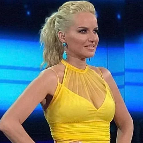 Μαρία με τα κίτρινα | Δες τι φόρεσε η Μπεκατώρου στο 12ο show του YFSF