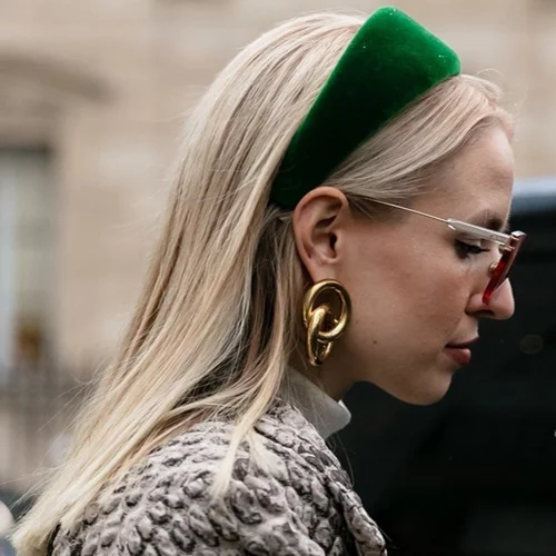 Πώς φορούν τα αξεσουάρ μαλλιών οι αγαπημένες μας celebrities και Influencers;