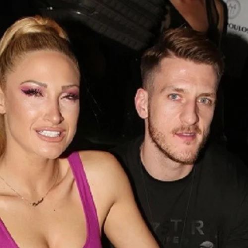 It' s a no no! Το look της Ιωάννας Τούνη σε έξοδο με τον αγαπημένο της που σχολιάστηκε αρνητικά