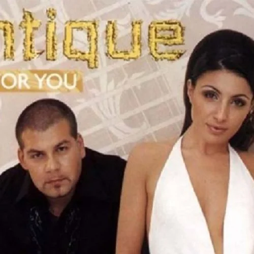 Antique | Δες πόσο γοητευτικός είναι 20 χρόνια μετά την επιτυχία του συγκροτήματος, ο Νίκος Παναγιωτίδης