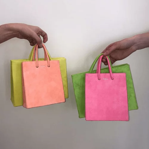 Η Rihanna φόρεσε τη νέα it bag που ερωτευτήκαμε