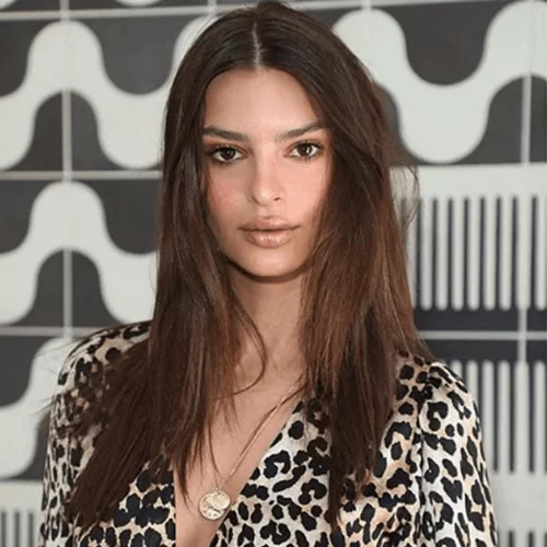 To Mango φόρεμα της Emily Ratajkowski κοστίζει λιγότερο από 30 ευρώ