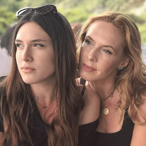 Εβελίνα Παπούλια | «Έχασα πολλά από τη ζωή της κόρης μου, Αφροδίτης, αλλά αυτό μου στοίχισε περισσότερο»