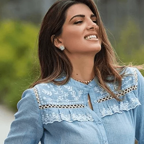 Σταματίνα Τσιμτσιλή | Οι stylish εμφανίσεις που αποδεικνύουν πως είναι η βασίλισσα του φλοράλ